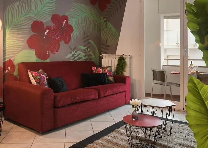 56 Direttamente Sul Mare - Red Tropical Apartman Diano Marina